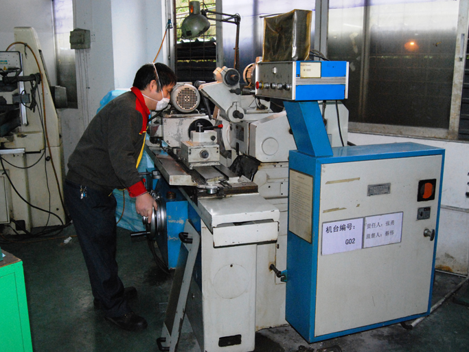 Grinding machine 